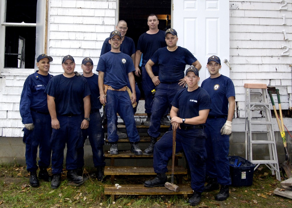 Cutter Hollyhock sailors