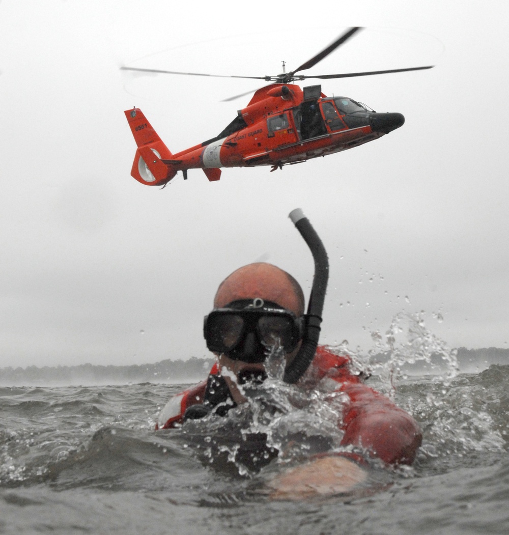 DVIDS - Images - Helicopter rescue swimmer
