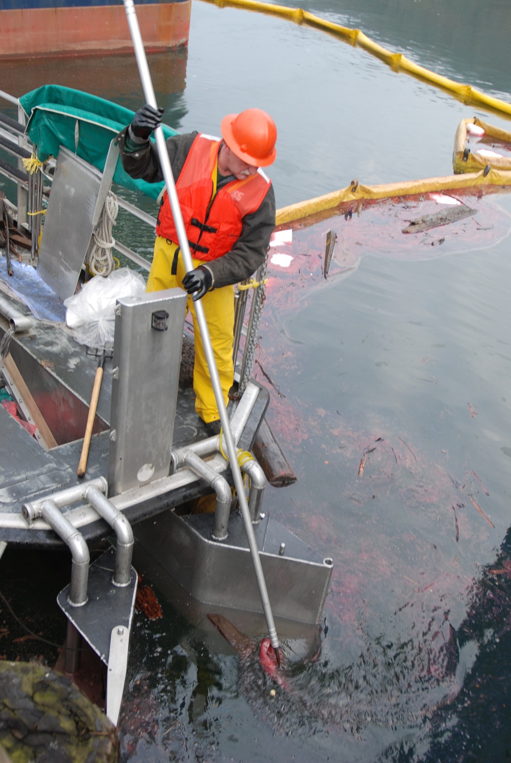 Clean up efforts for Tacoma oil spill