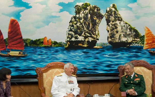 Adm. Locklear visits Hanoi