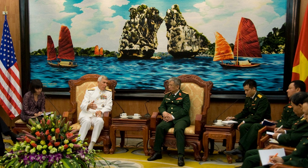 Adm. Locklear visits Hanoi
