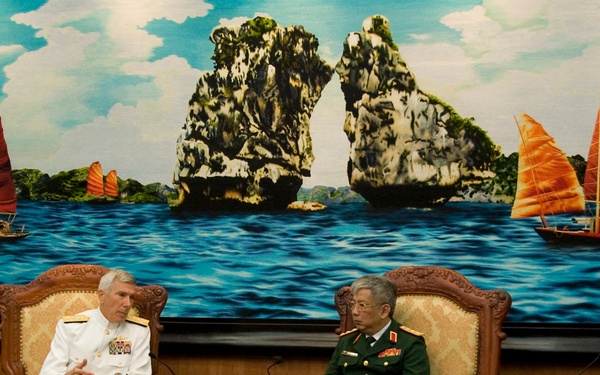 Adm. Locklear visits Hanoi