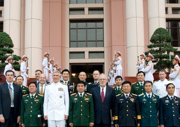 Adm. Locklear visits Hanoi