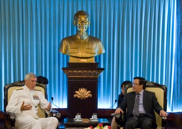 Adm. Locklear visits Hanoi