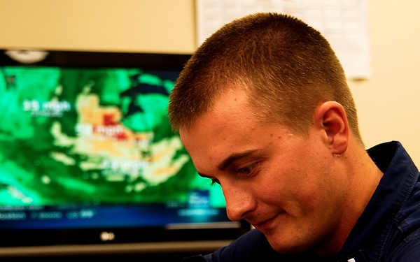 Member of IMT prepares a management brief