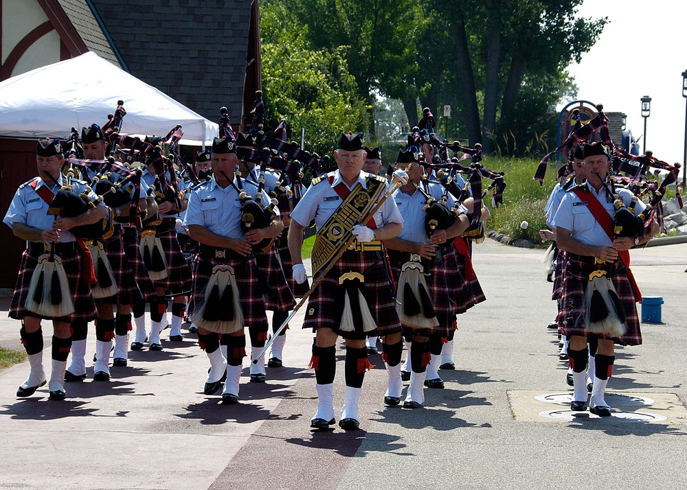 COAST GUARD BAGPIPE BAND PLAYS DURING FESTIVAL