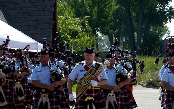 COAST GUARD BAGPIPE BAND PLAYS DURING FESTIVAL