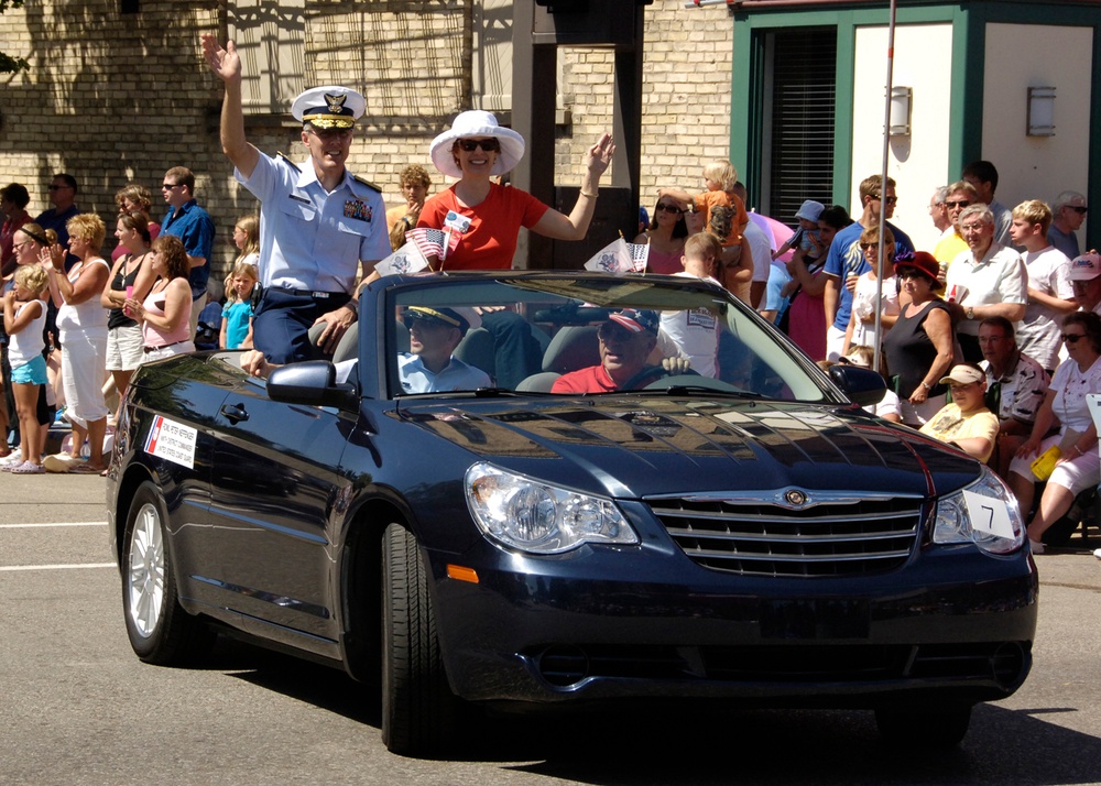 DISTRICT COMMANDER IN GRAND HAVEN COAST GUARD FESTIVAL PARADE