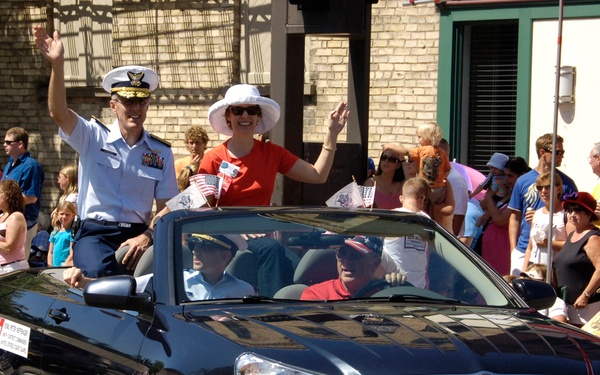 DISTRICT COMMANDER IN GRAND HAVEN COAST GUARD FESTIVAL PARADE