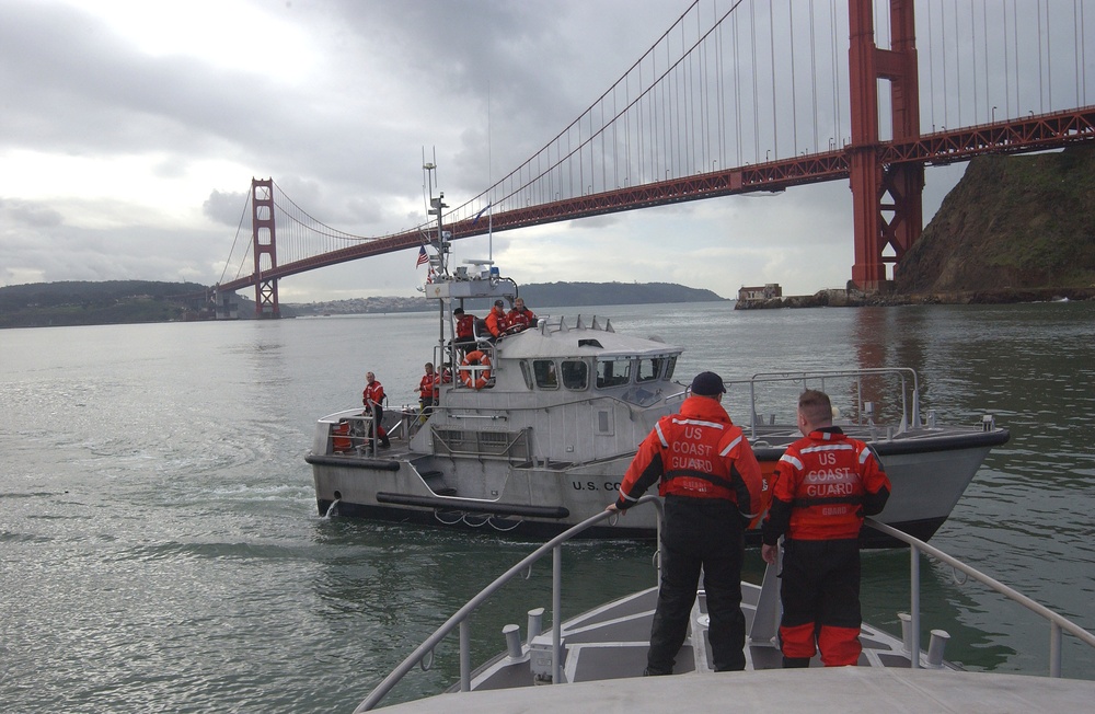 Station Golden Gate Crews Conduct Heavy Weather Drill