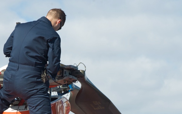 Preparing helicopter for operation