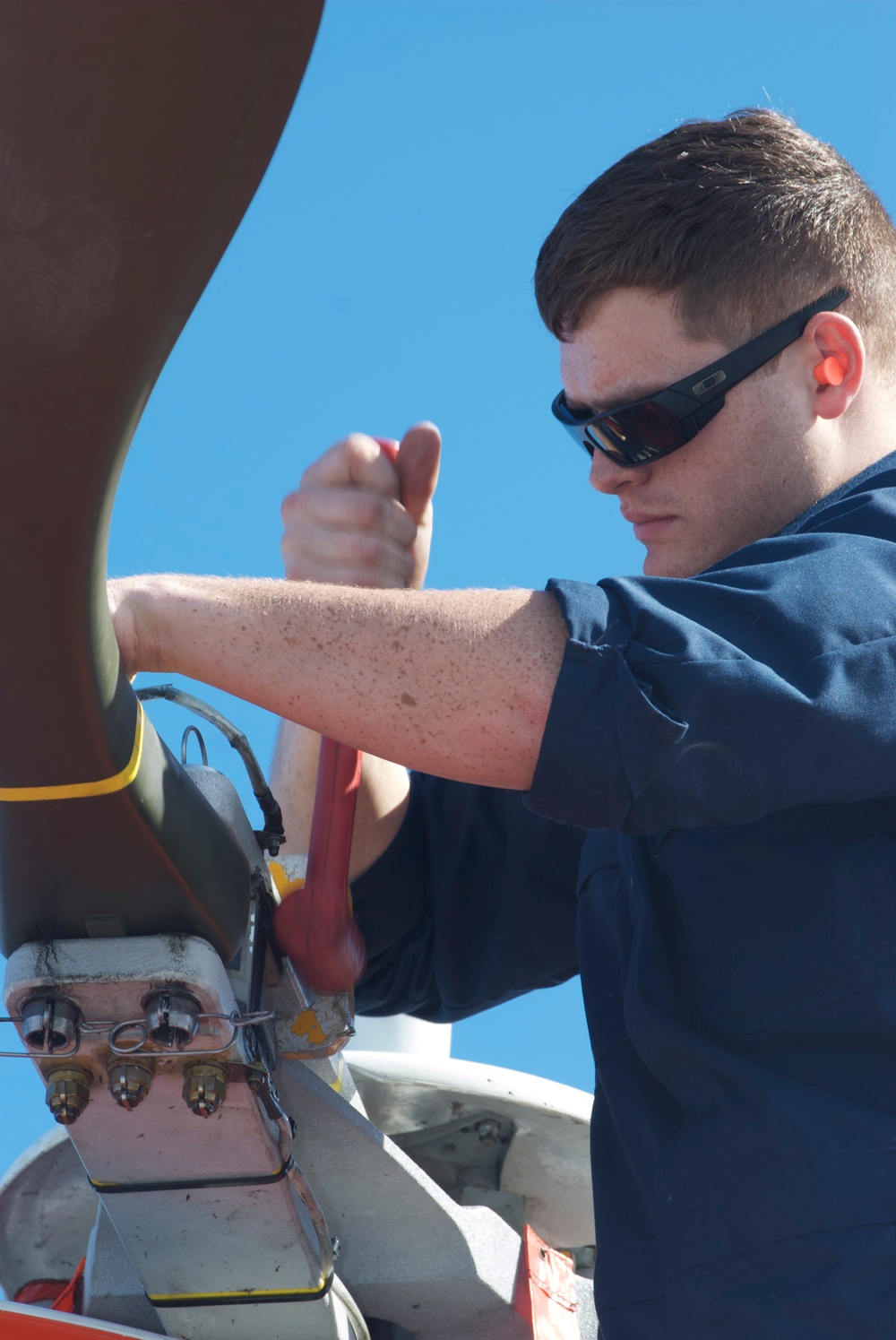 Preparing helicopter for operation