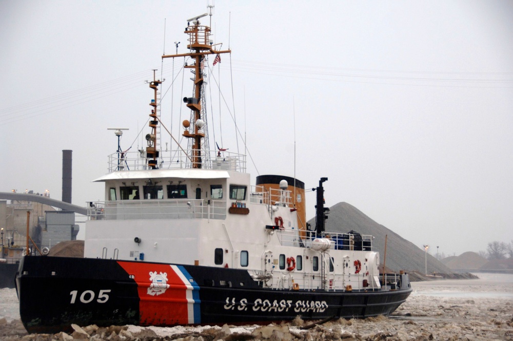Coast Guard Cutter Neah Bay breaks ice
