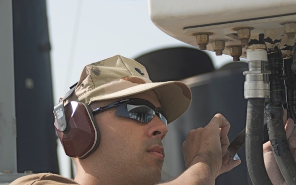 Guardsmen conducts maintenance
