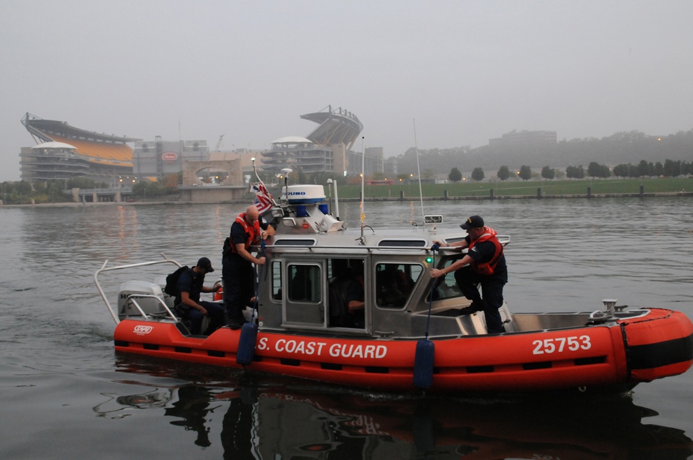 MSU Pittsburgh 25-foot response boat crew