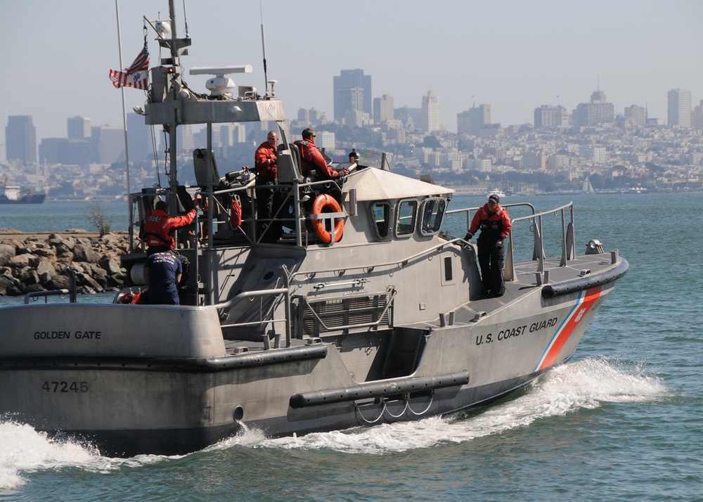 Station Golden Gate underway for search and rescue