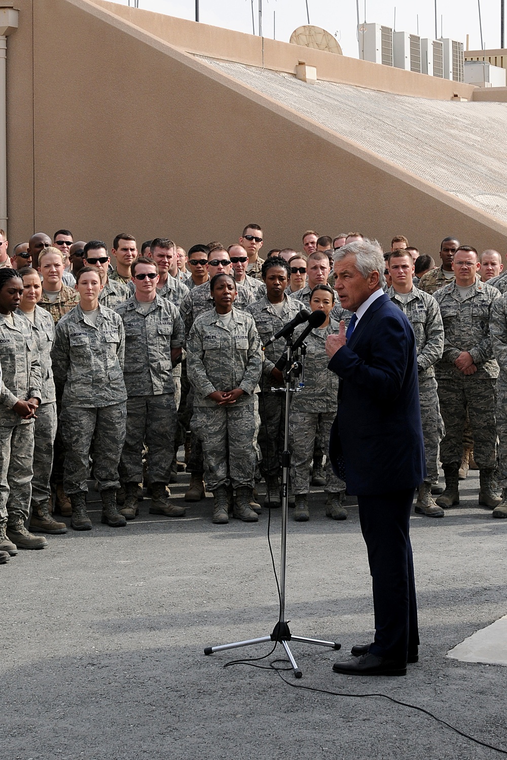 Hagel speaks to deployed troops