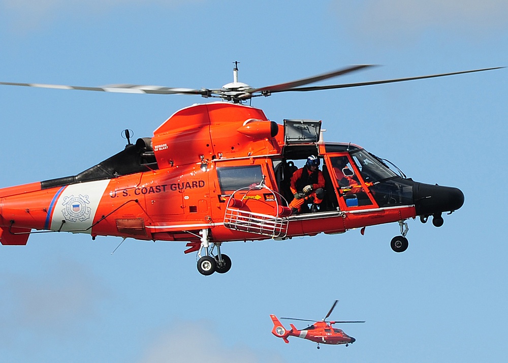 Flight mechanic lowers basket