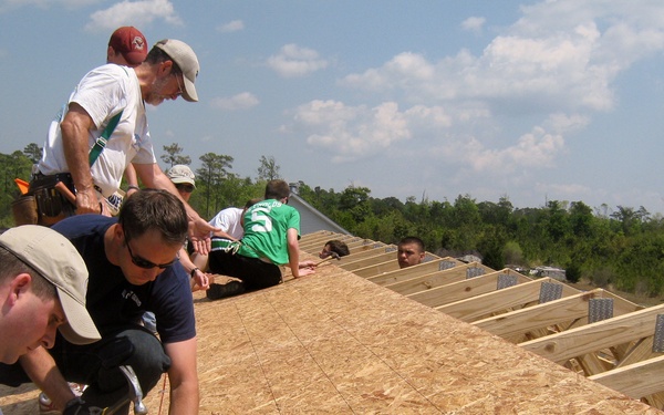 N.C. Coast Guard members participate in National Volunteer Week