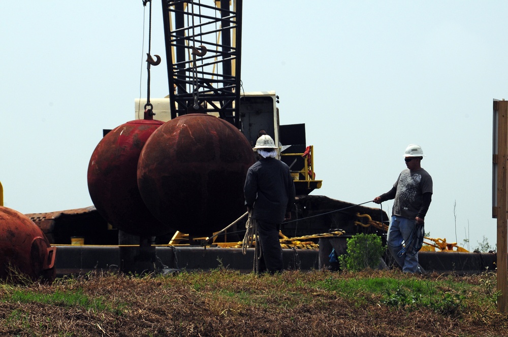 Offloading of boom equipment