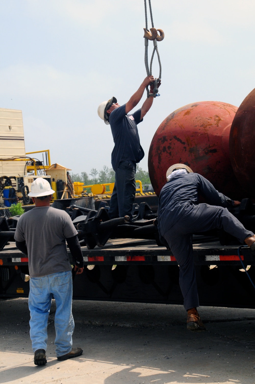 Offloading of boom equipment