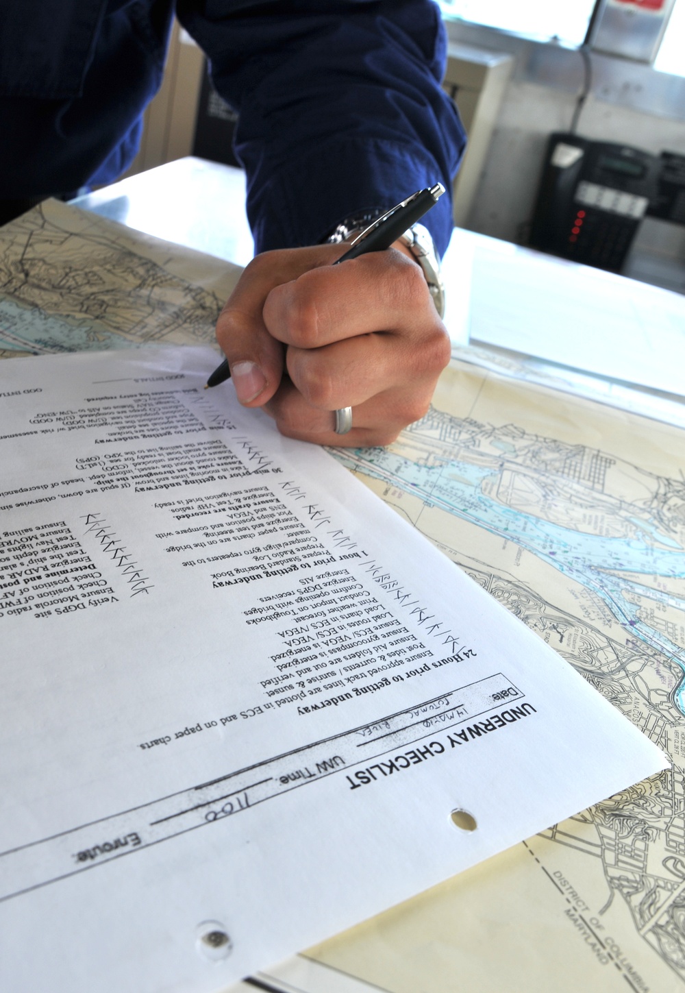 Coast Guard, NOAA set buoy in Potomac River