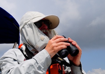 IBRRC members search for oiled birds