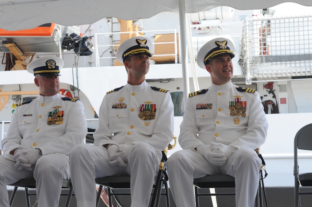 Coast Guard Cutter Resolute receives new commanding officer