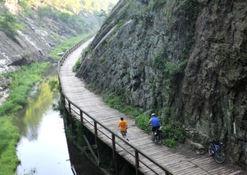 Participants run during the 12th Annual Tom