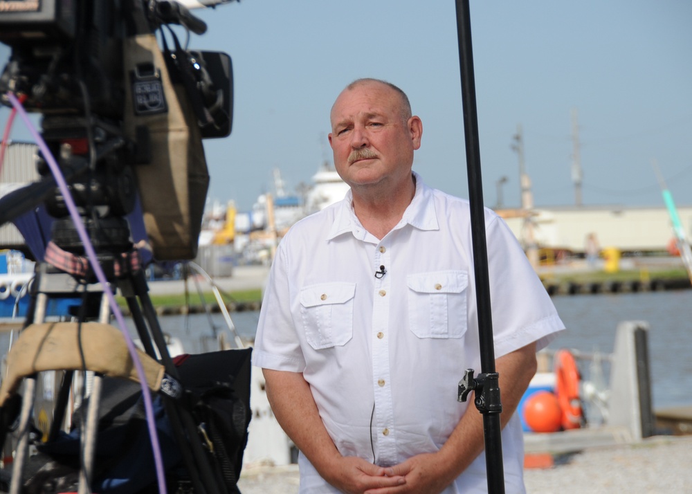 Deepwater Horizon Oil Spill Response Incident Commander conducts live interview with CNN