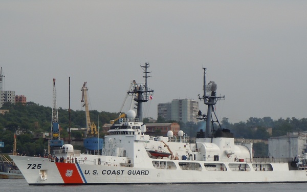 USCGC Jarvis pulls into Vladivostok for MMEX 2010