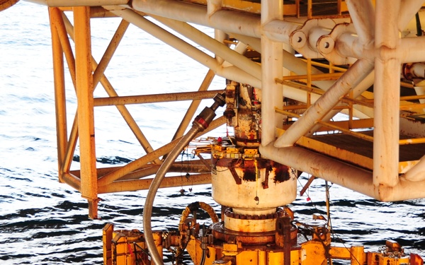 Deepwater Horizon BOP extraction