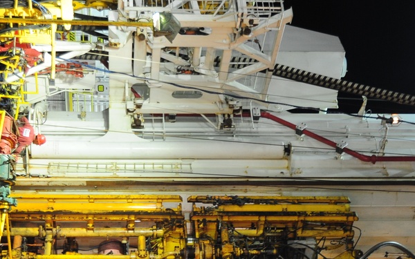 Deepwater Horizon BOP extraction