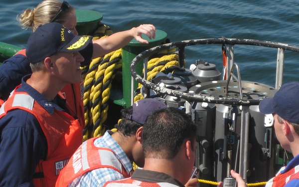 NOAA personnel receive CTD brief