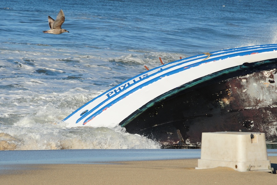 DVIDS Images fishing vessel runs aground Half Moon Bay