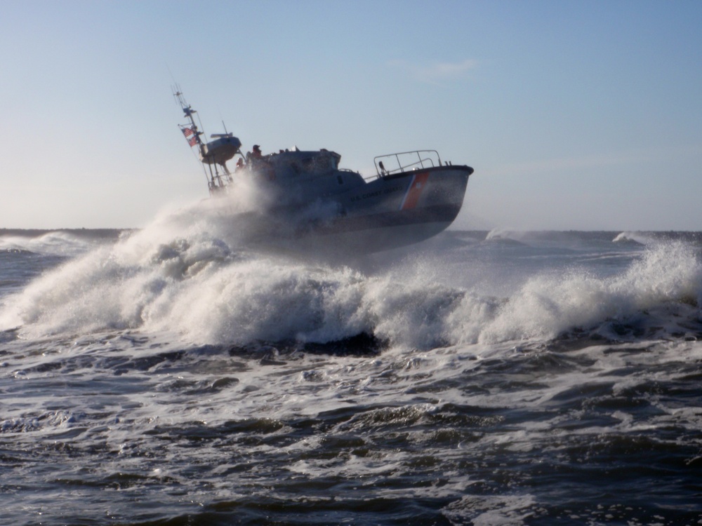 DVIDS - Images - Station Cape Disappointment 47 MLB Surf Drills