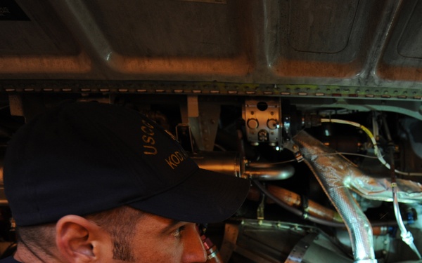 C130 AMTs working on engine