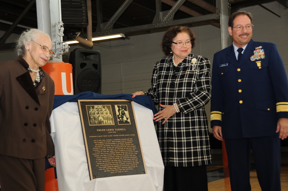 Emlen Tunnell gym naming ceremony