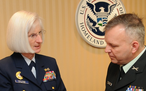 Canada Command Commander visits Coast Guard Headquarters