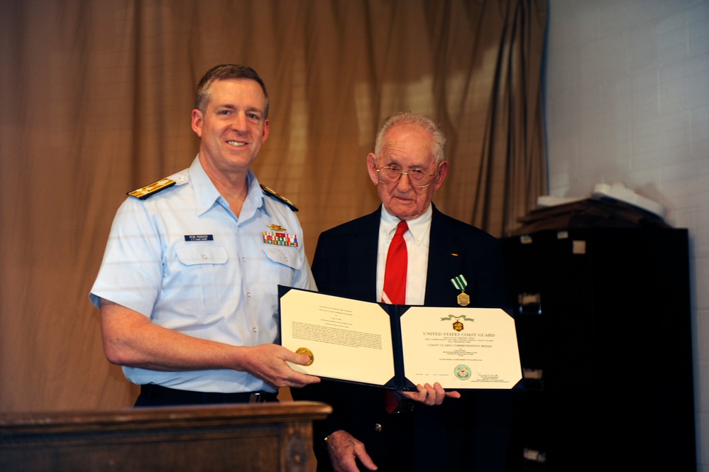 DVIDS - Images - Dize receives Coast Guard Commendation Medal