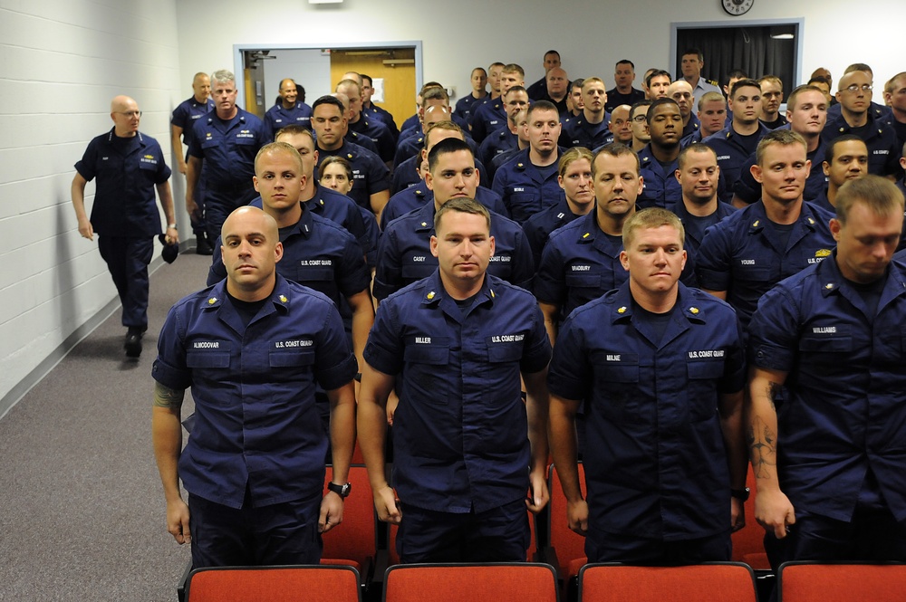 Coast Guard commandant visits Chesapeake, Va., Maritime Security Response Team