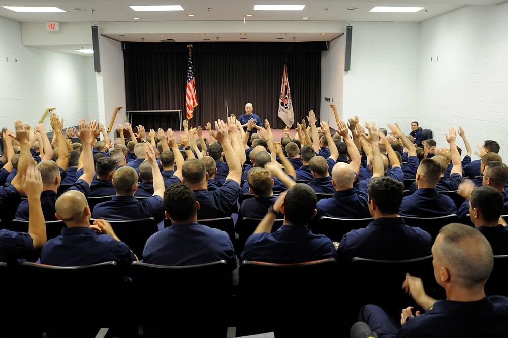Coast Guard commandant visits Chesapeake, Va., Maritime Security Response Team
