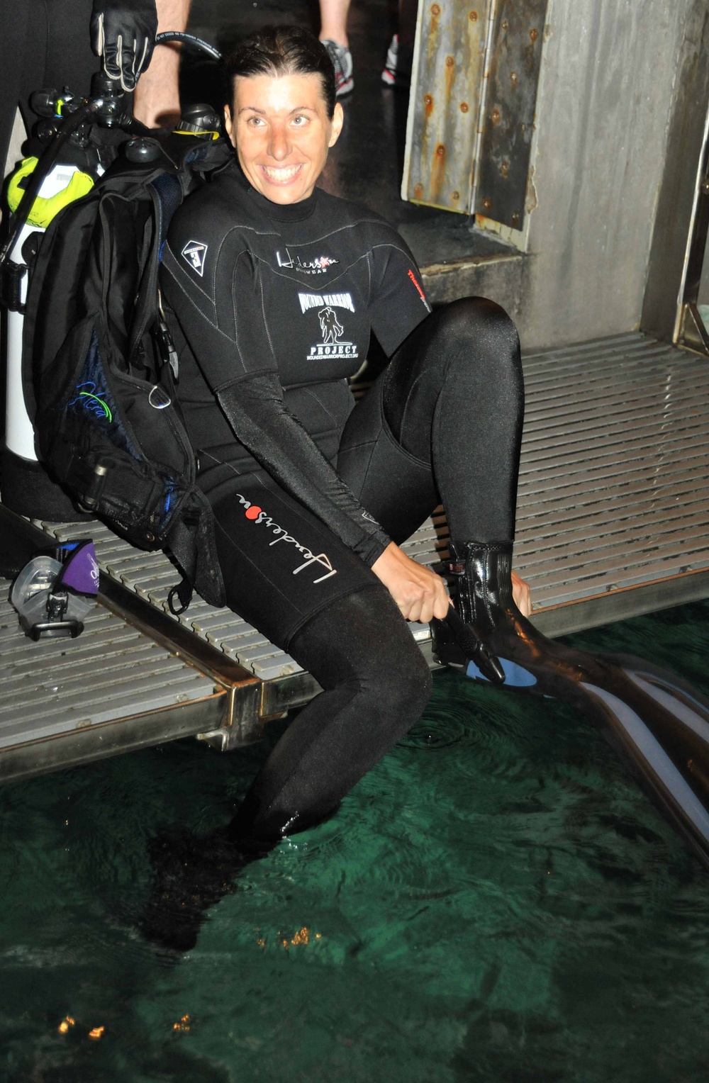 Wounded warriors dive Baltimore Aquarium