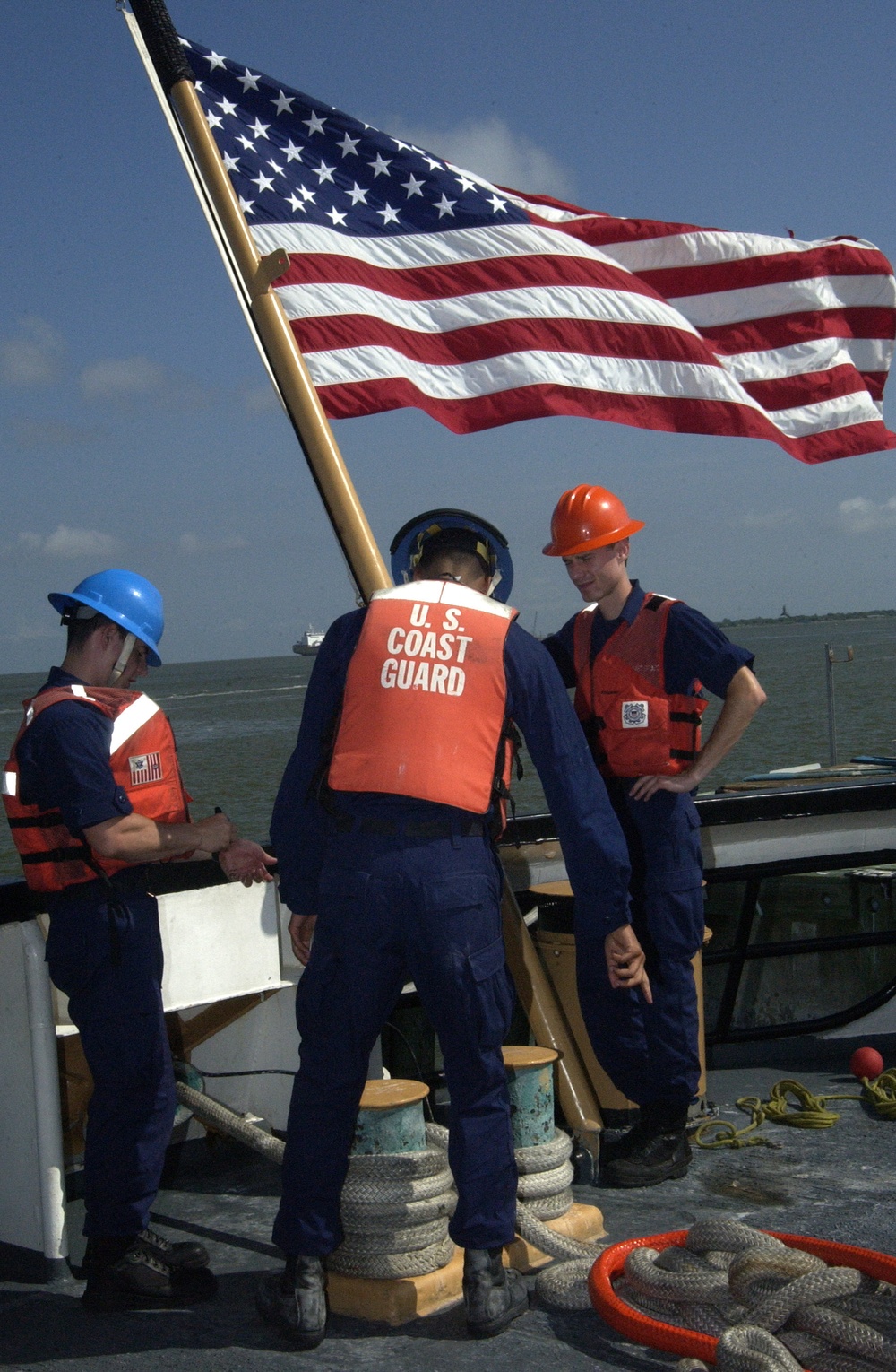 COAST GUARD CUTTER DAUNTLESS GETTING UNERWAY