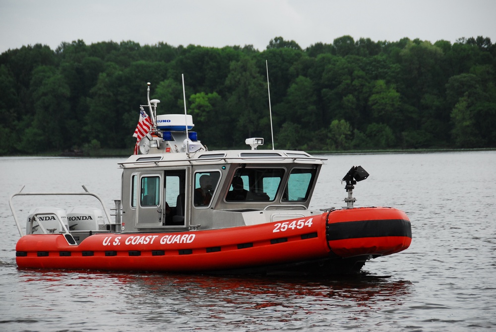 Coast Guard Station Washington DC 25-foot SAFE boat patrols on the Occoquan River