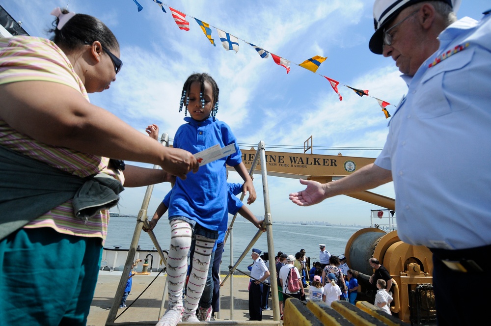 Coast Guard Auxiliarist gives tours to Staten Island public school students