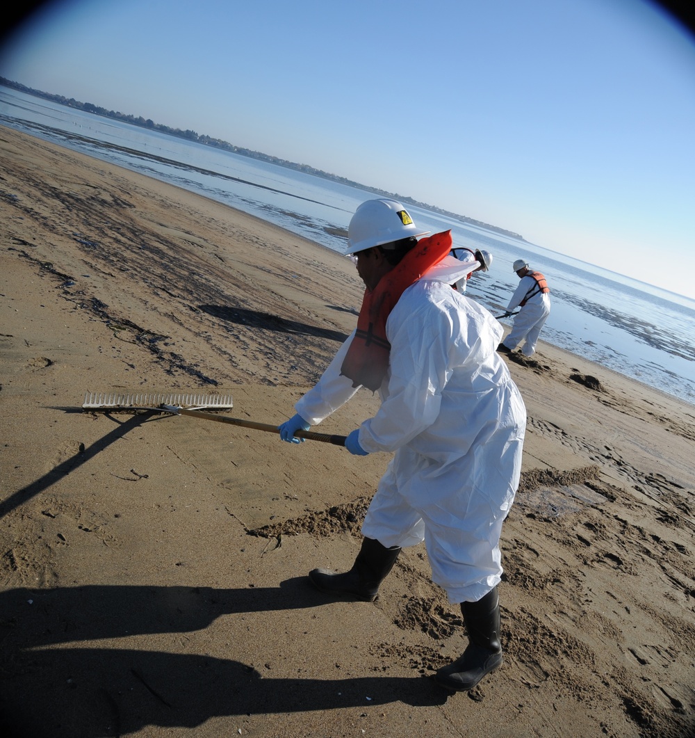 Dubai Star Oil Spill clean-up