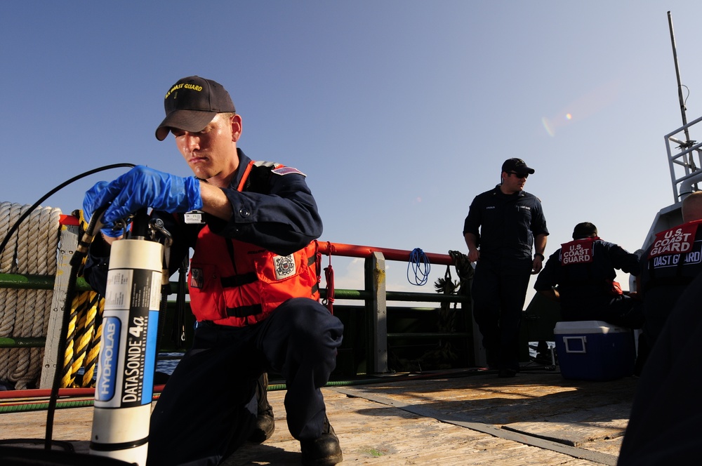 Oil spill response dispersants