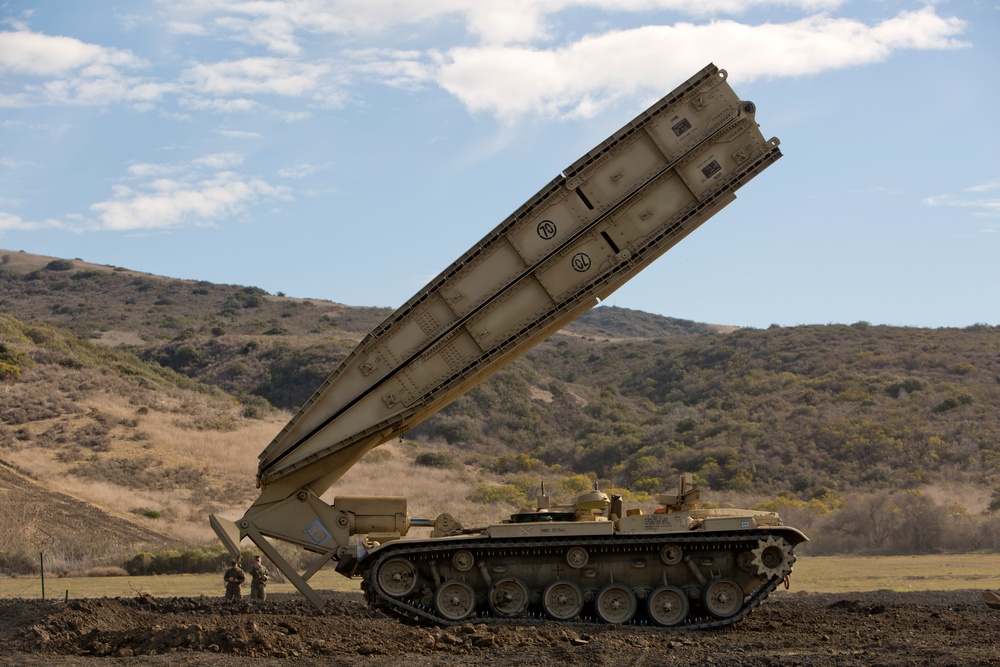 1st CEB and 3rd AABN conduct complex obstacle breaching during Steel Knight 2014