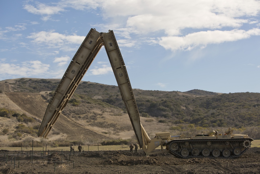 1st CEB and 3rd AABN conduct complex obstacle breaching during Steel Knight 2014